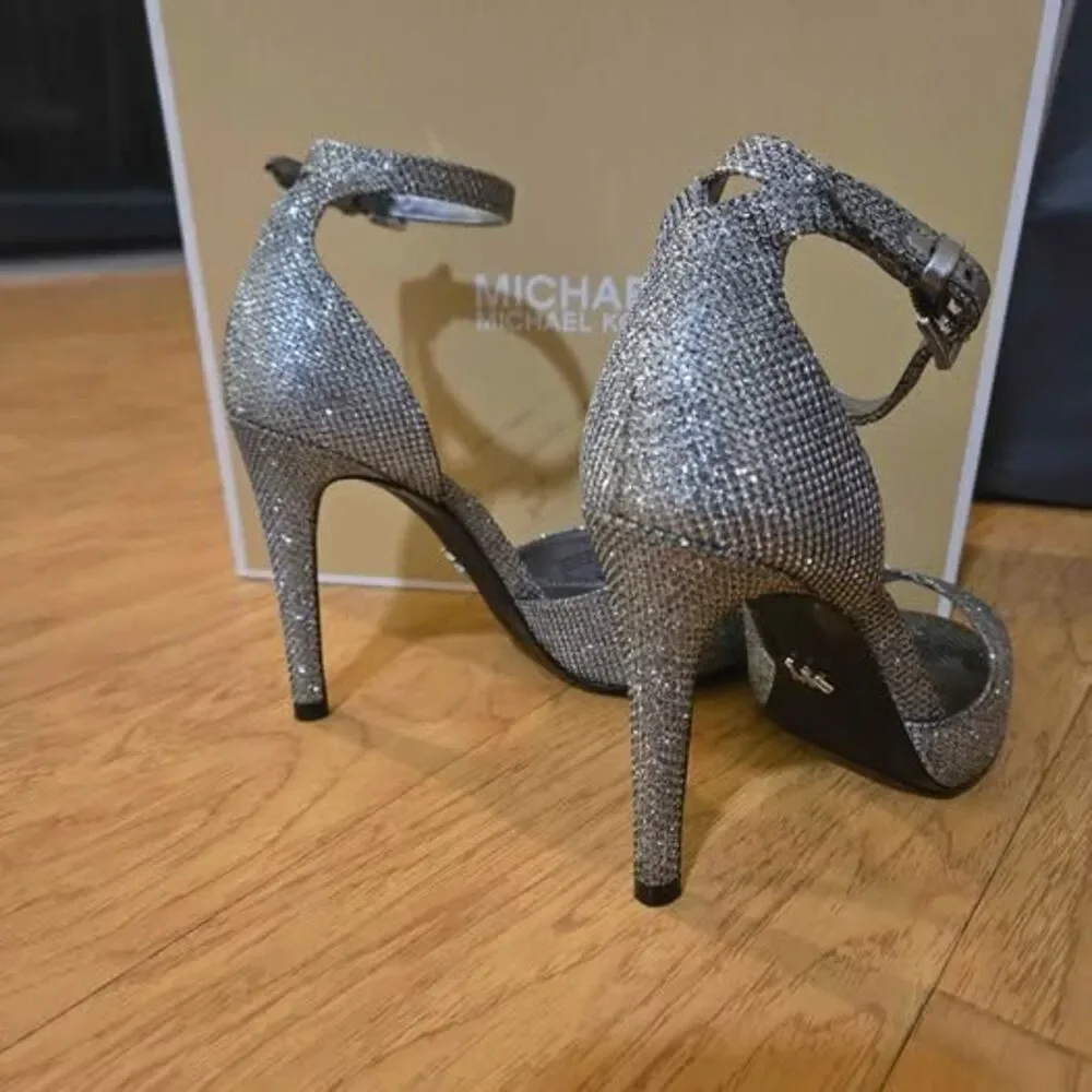 MICHAEL KORS CAMBRIA GLITTER SILVER METALLIC ANKLE STRAP SANDALS 5M